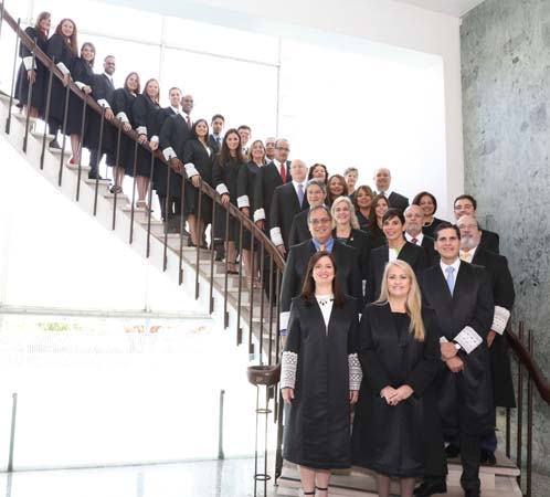 El Tribunal Supremo de Puerto Rico, la Secretaria de Justicia y los nuevos jueces y juezas del Tribunal de Apelaciones y del Tribunal de Primera Instancia.