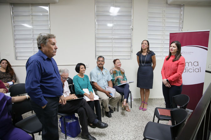 Jueza Presidenta Oronoz Rodríguez llega hasta Vieques para presentar a la comunidad el nuevo sistema de videoconferencia con el Tribunal de Fajardo