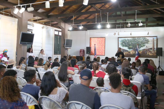 Los invitados especiales fueron recibidos en el Salón de Actividades El Barracón del Jardín Botánico de Caguas.