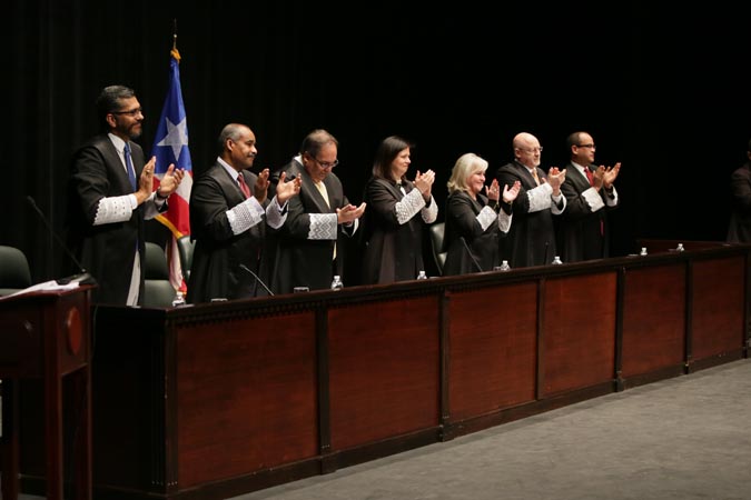 Los jueces y las juezas del Tribunal Supremo reconocieron con un aplauso a los nuevos integrantes de la profesión legal.