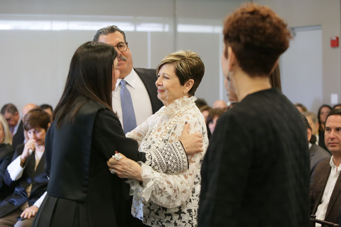 La Jueza Presidenta del Tribunal Supremo, Hon. Maite D. Oronoz Rodríguez, ofrece sus condolencias a la esposa del ex Juez Presidente José A. Andréu García, la Sra. Cecilia Isabel Fuentes.