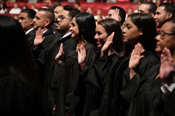 El Tribunal Supremo de Puerto Rico celebró una sesión especial para tomar juramento a 132 nuevos abogados y abogadas.
