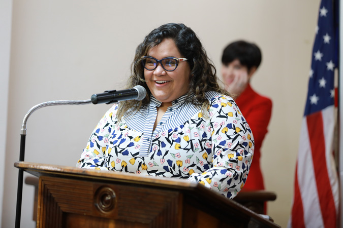 Xiomara Quiles, presidenta del Consejo de Estudiantes de la Facultad de Derecho, se expresó agradecida por el apoyo de la Jueza Presidenta a la Organización Pro Derechos de la Mujer.