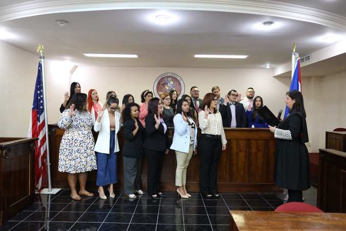 La Jueza Presidenta del Tribunal Supremo, Hon. Maite D. Oronoz Rodríguez, tomó juramento hoy a la Directiva y los integrantes de la Organización Pro Derechos de la Mujer de la Facultad de Derecho de la Pontificia Universidad Católica de Puerto Rico.