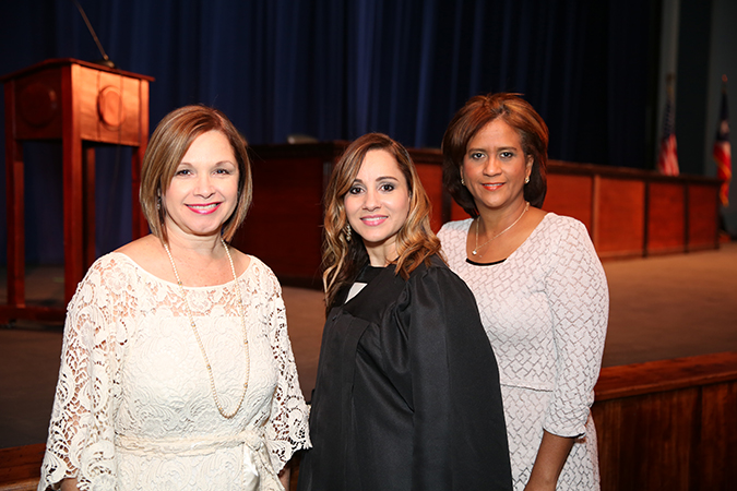Desde la izquierda: Hon. Nereida Cortés González, Jueza de Apelaciones; licenciada Sonia Martínez Ortiz; Hon. Mildred Surén Fuentes, Jueza de Apelaciones.