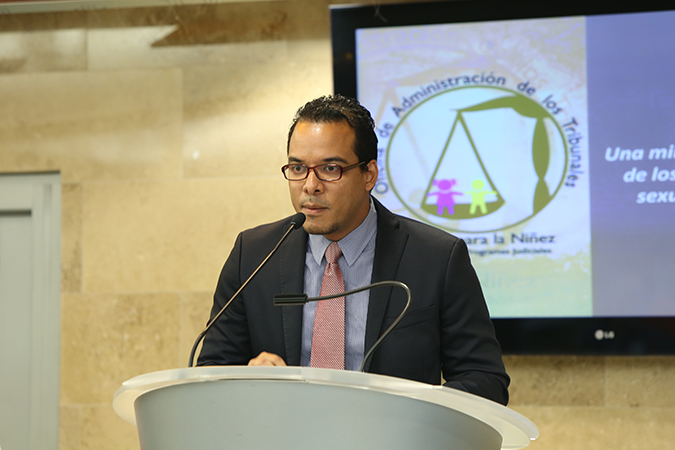 El Director de Programa Judiciales de la Oficina de Administración de los Tribunales, licenciado Juan Carlos Guzmán Baigés, tuvo a su cargo la bienvenida al evento.