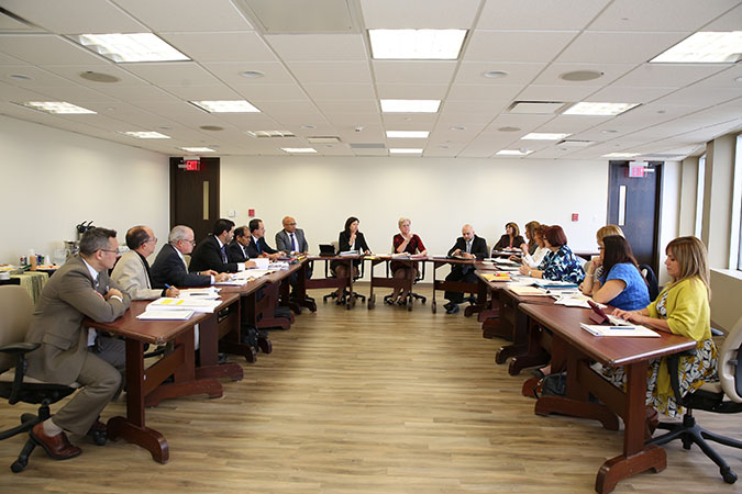 La reunión del Consejo Asesor Judicial se llevó a cabo en la Oficina de Administración de los Tribunales.