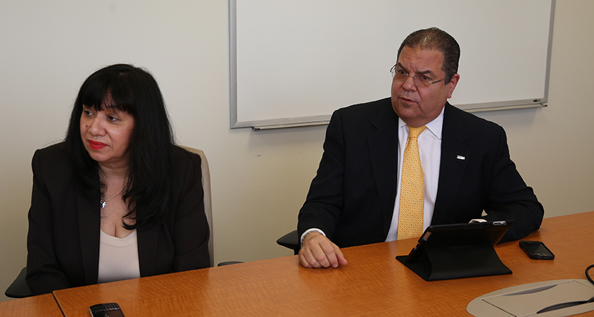 Wanda Rivera Ortiz, de la Junta Administrativa del Fondo de Acceso a la Justicia, y Salvador Calaf Legrand, expresidente de la Cámara de Comercio.