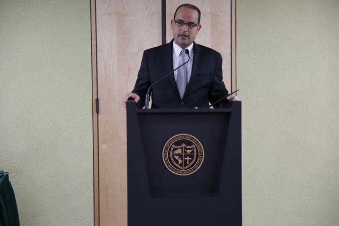 En su presentación, el Juez Asociado Colón Pérez destacó las aportaciones que la obra del Juez Estrella Martínez.