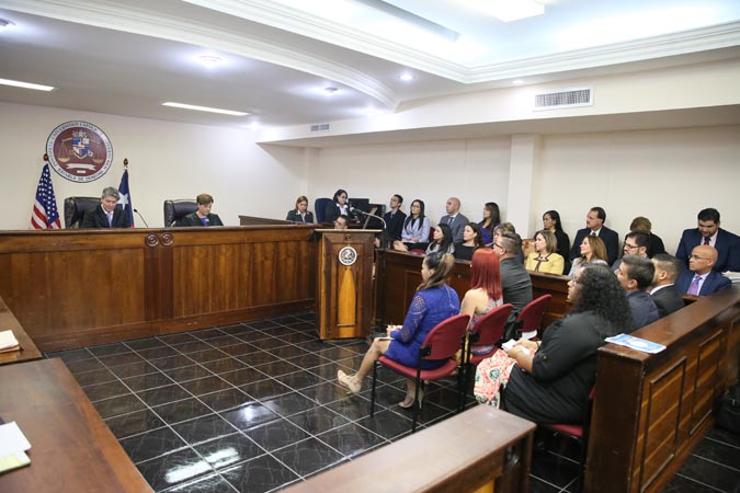 La sesión especial se celebró en la Corte de Práctica de la Pontificia Universidad Católica de Puerto Rico.