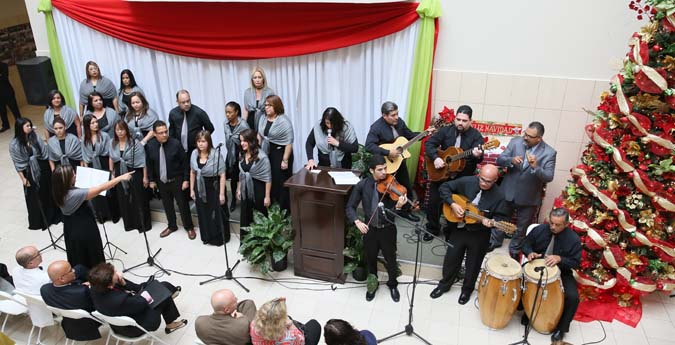 Los actos culminaron con varias interpretaciones musicales de música navideña a cargo del Coro de la Región Judicial de Humacao, dirigido por Myrnaliz Reyes Miller.