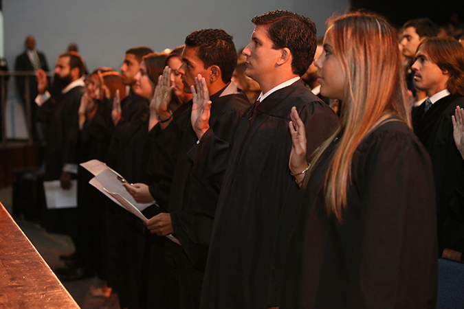 Los nuevos integrantes de la profesión legal prestaron juramento ante los miembros del Tribunal Supremo de Puerto Rico.