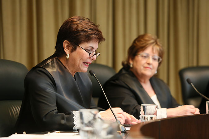 Correspondió a la Juez Asociada Rodríguez Rodríguez dar lectura a la Resolución del Tribunal promulgada con motivo del retiro de la Jueza Presidenta Fiol Matta.