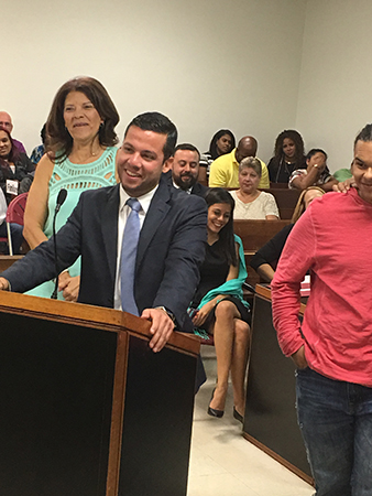 El licenciado Orlando Ortiz, abogado de Drug Court, ofrece un mensaje sobre todos los beneficios del Programa.