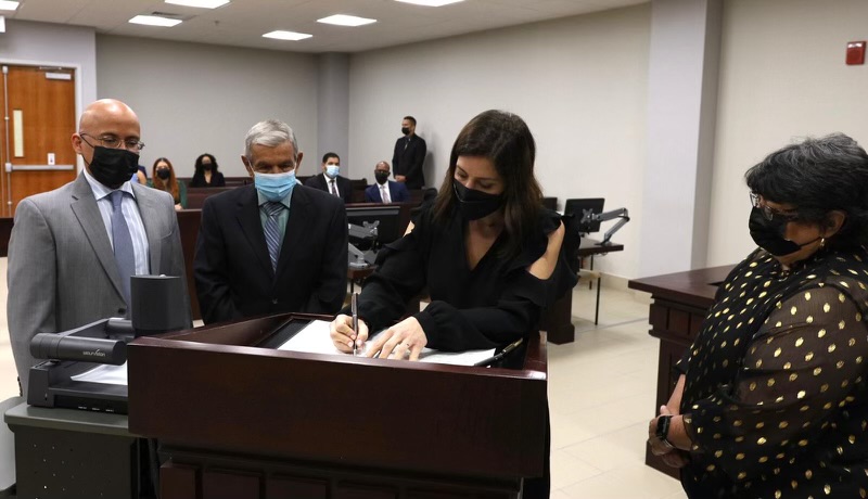 La Jueza Presidenta del Tribunal Supremo de Puerto Rico, Hon. Maite D. Oronoz Rodríguez, firmó un acuerdo colaborativo con el Centro Salud Justicia de Puerto Rico para implementar el proyecto Court Watch en las regiones judiciales de Caguas y Utuado.